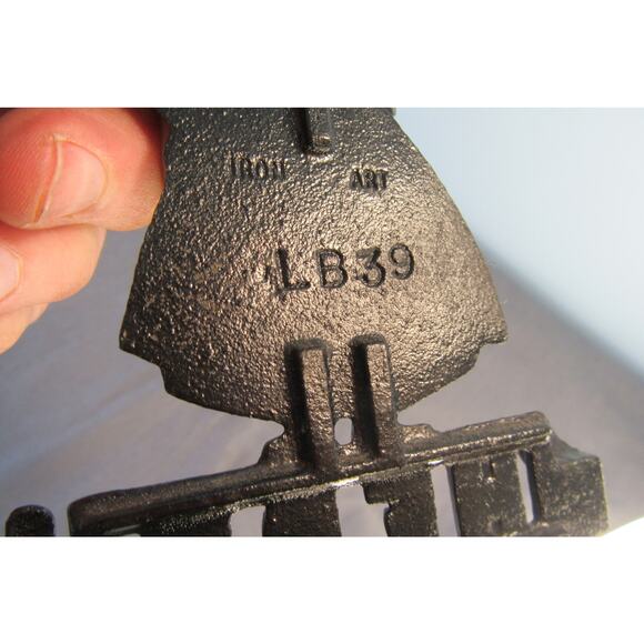 Vtg 6" Cast Iron Hang Here Cloth Pot Holder Key Holder Hooks Old Fashion Girl - Picture 4 of 6